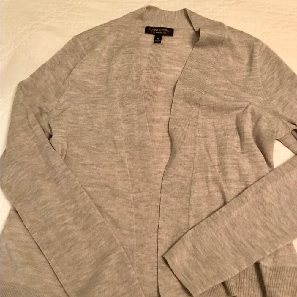 Banana Republic Gray buttonless front Sweater